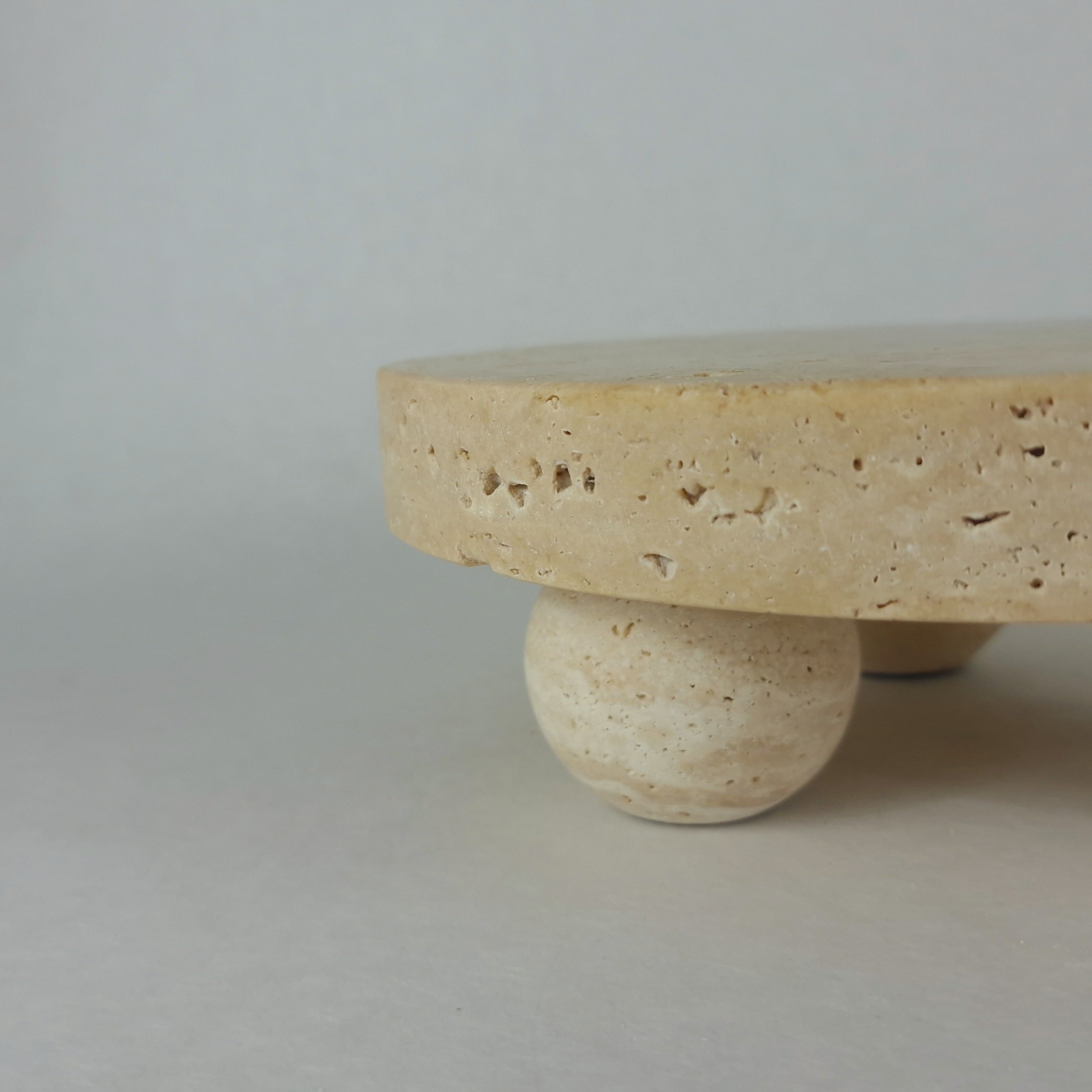 Travertin Dekopodest „Base“