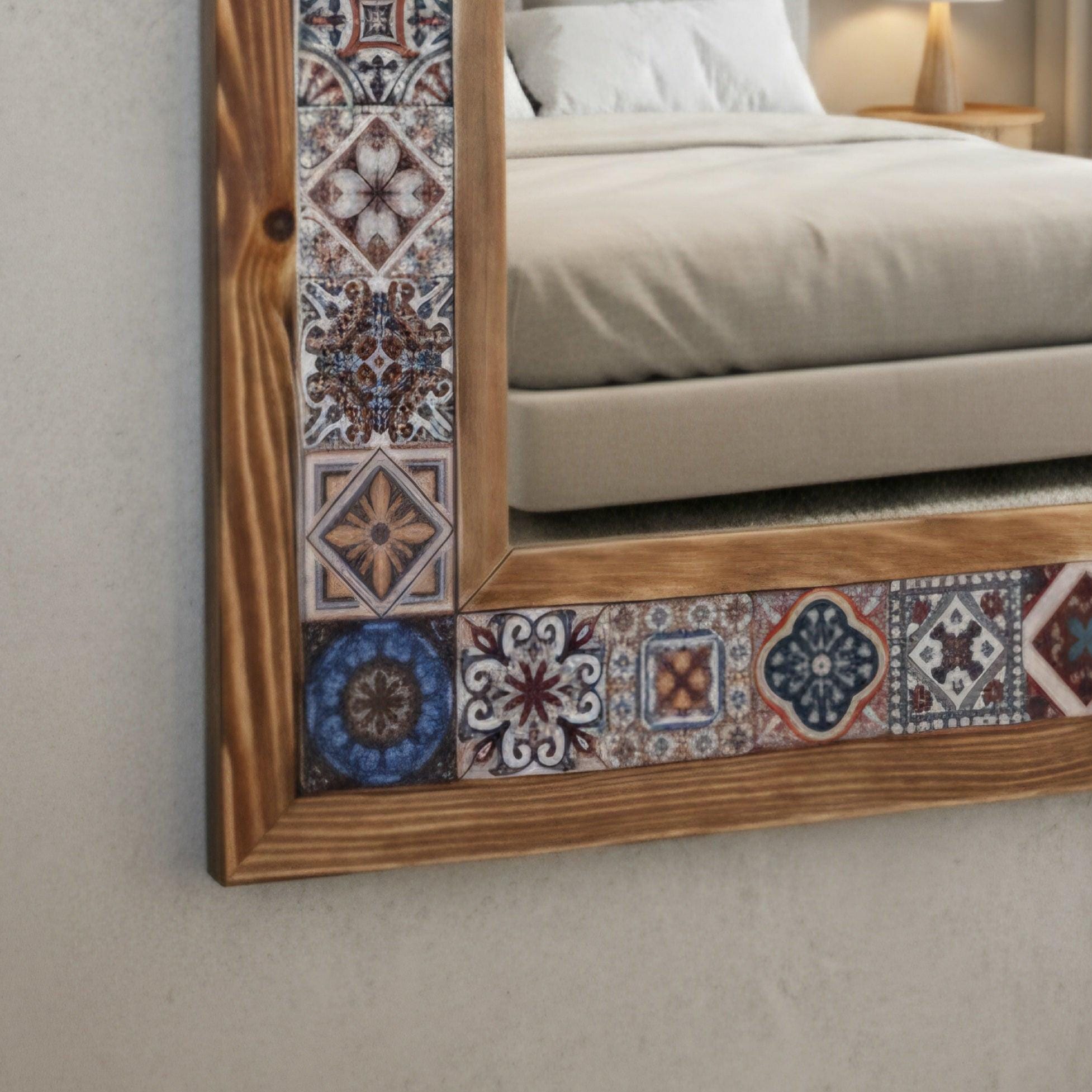 Marmor Wandspiegel „Iznik“ mit Holzrahmen