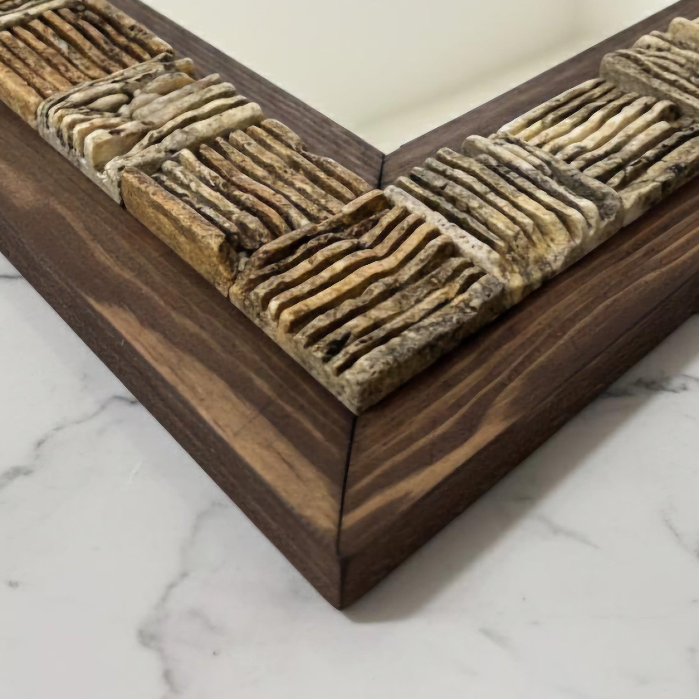 Natursteinspiegel „Amber Stone“ Travertin mit Holzrahmen