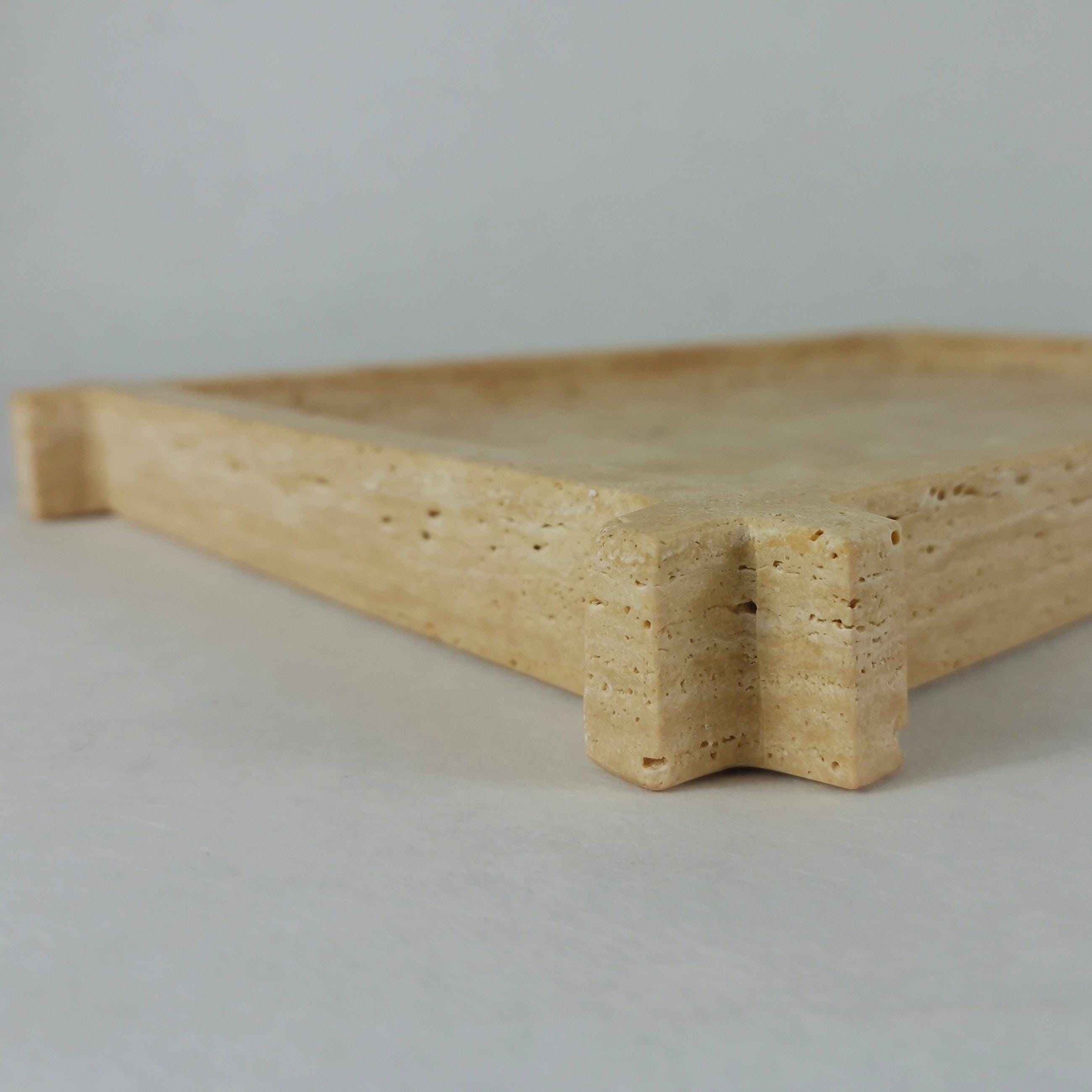 Travertin Tablett „Frame“ – Rechteckiges Naturstein Tablett 38×26 cm | Deko Display Beige