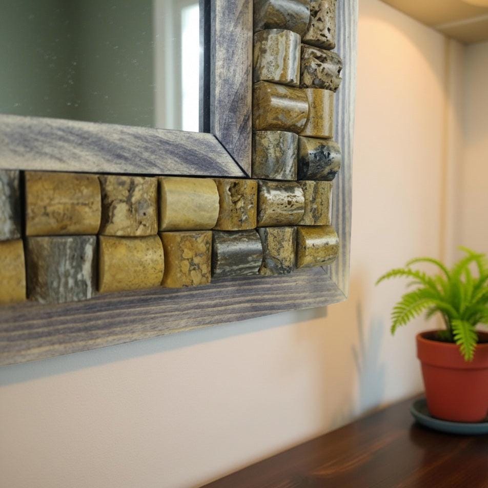 Travertin Wandspiegel „Mystic Travertin“ mit Holzrahmen