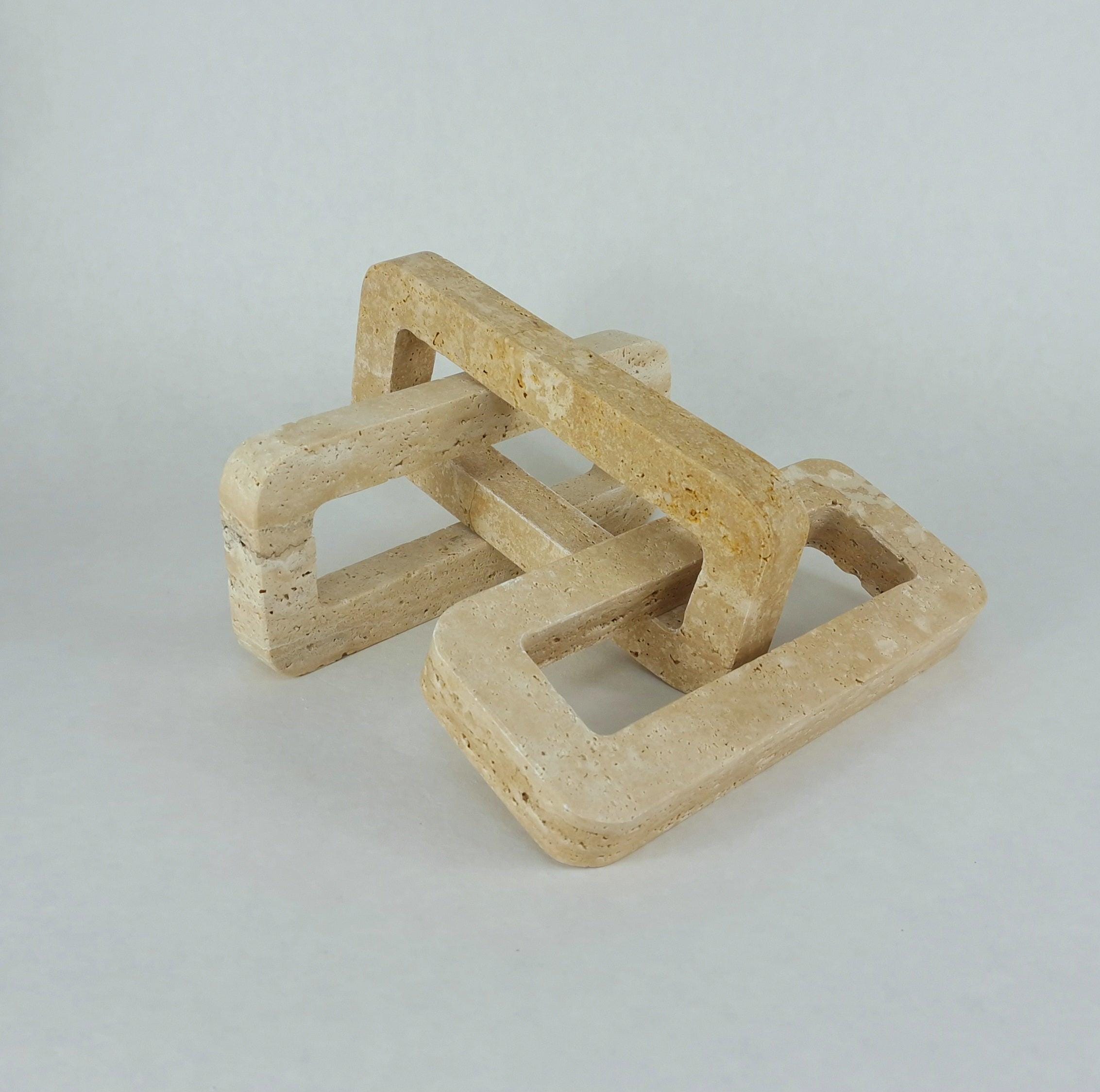 Travertin Skulptur „Link“ – Verschlungene Naturstein Form | Modernes Statement-Piece