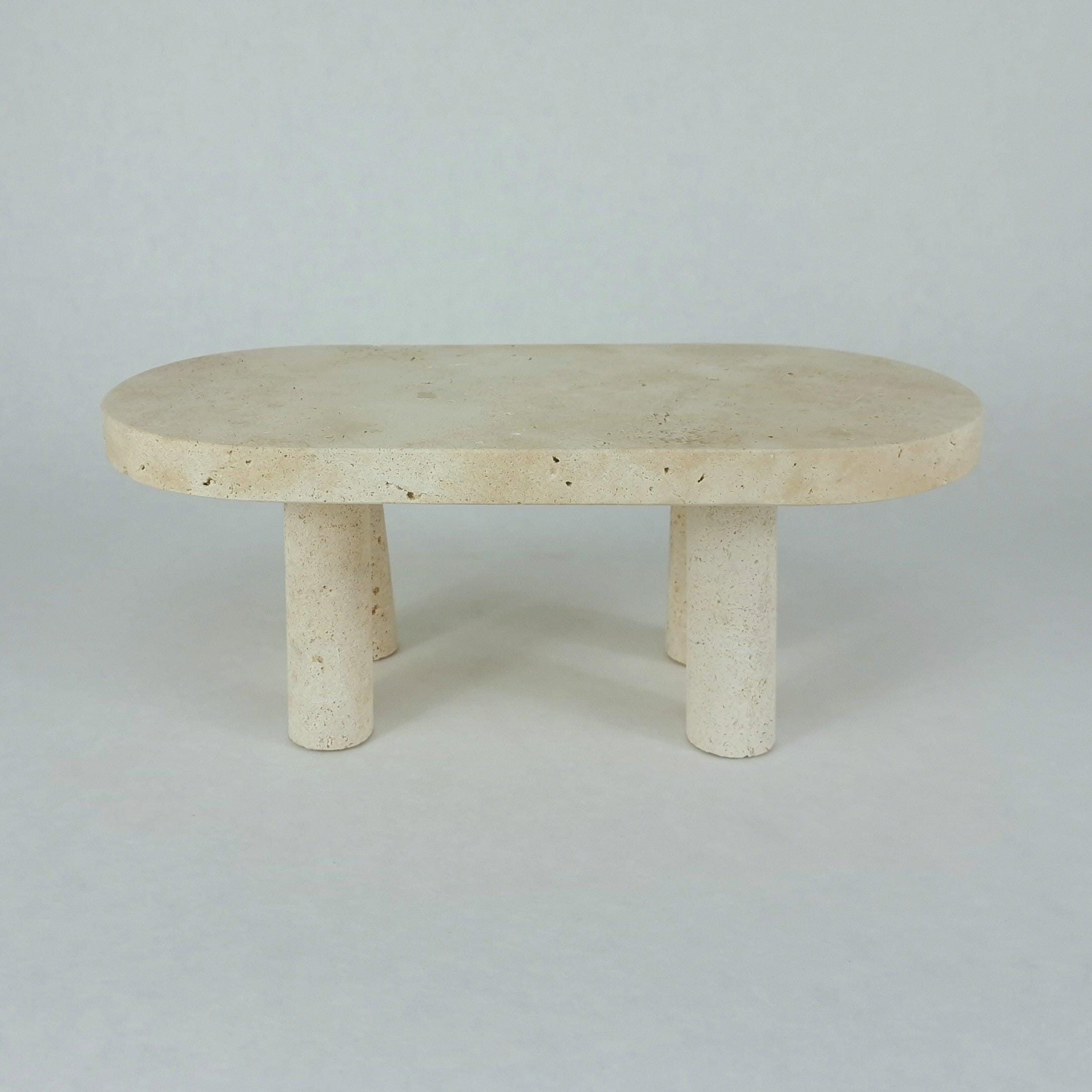 Travertin Podest „Burj“ – Naturstein Display mit 4 Säulen | Dekopodest Beige 30×15 cm