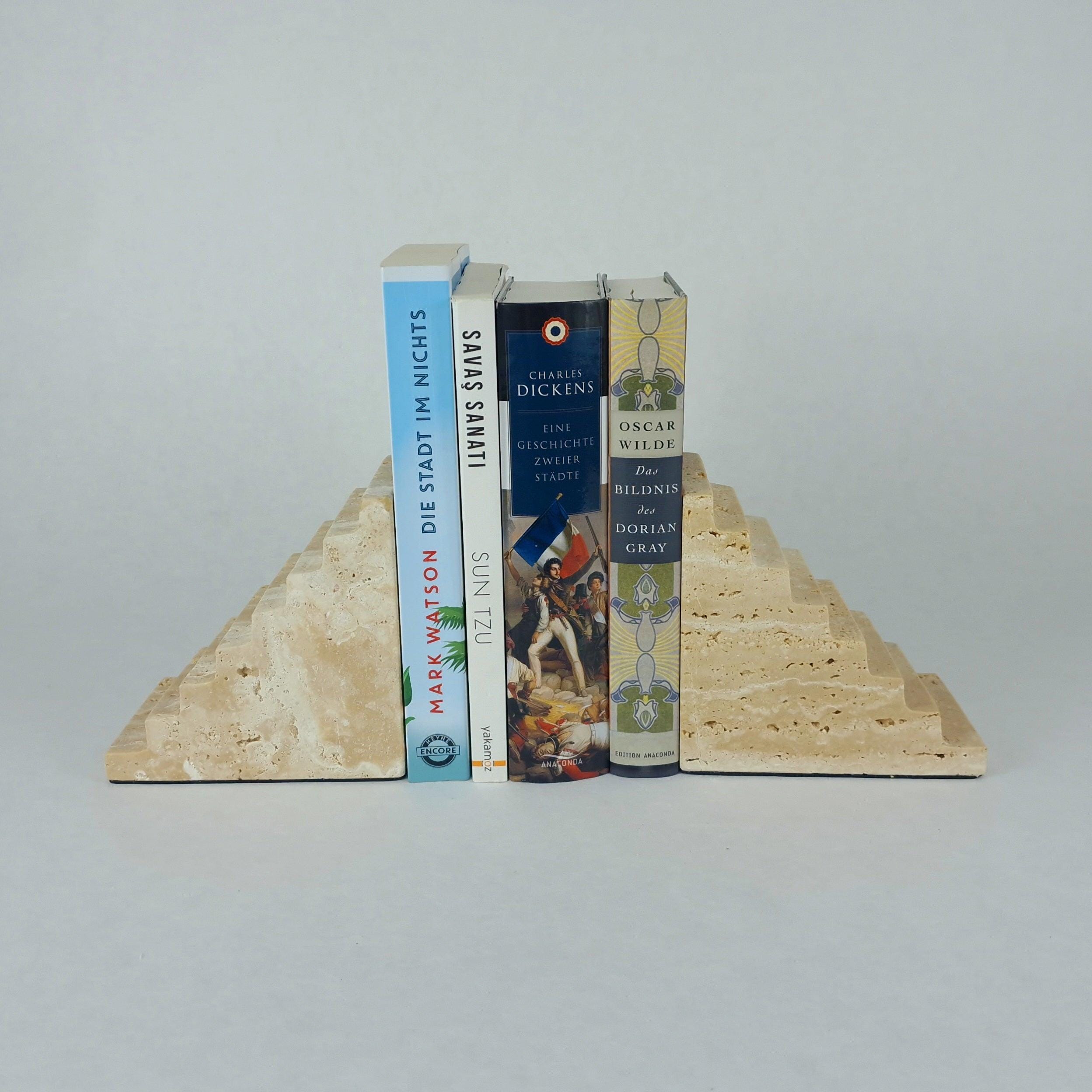 Travertin Buchstützen „Giza“ – 2er Set Stufenform Bookends | Architektonische Naturstein Buchstützen