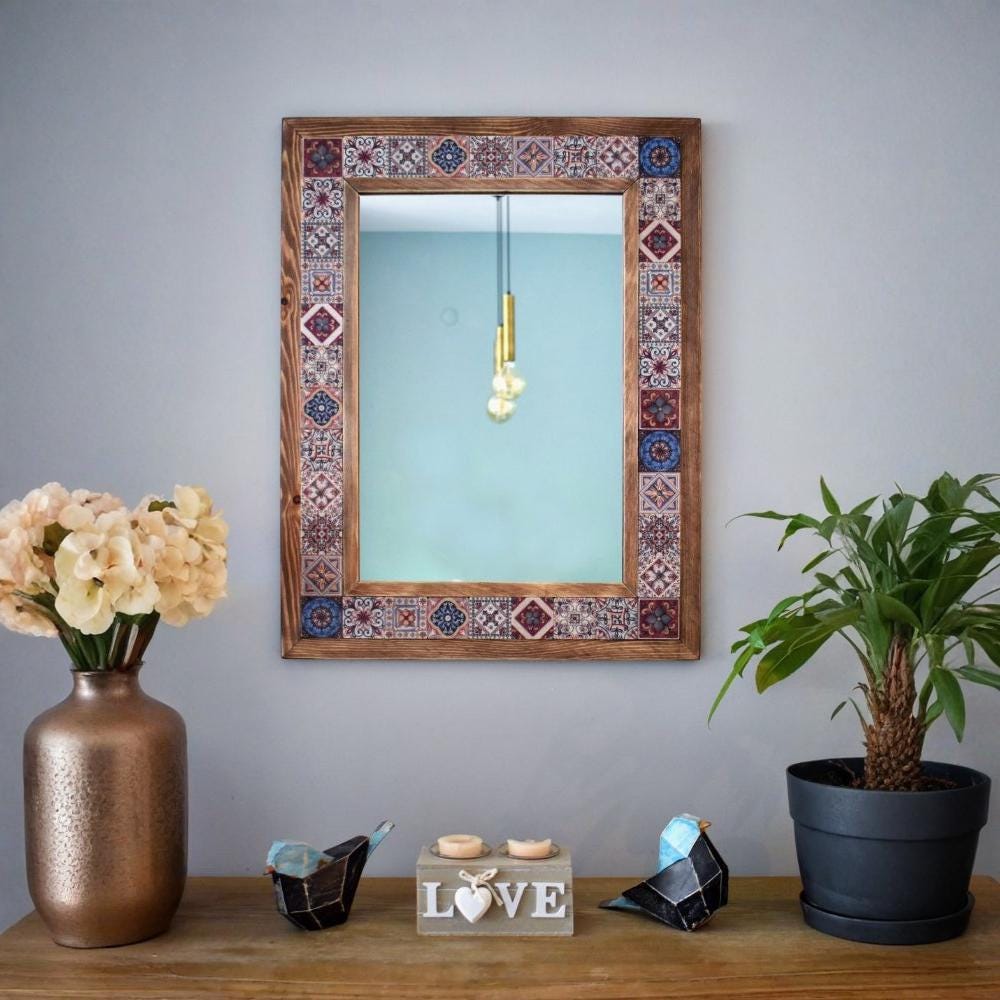 Marmor Wandspiegel „Iznik“ – Naturstein Holzrahmen | Moderner Wandspiegel Beige 48×63 cm