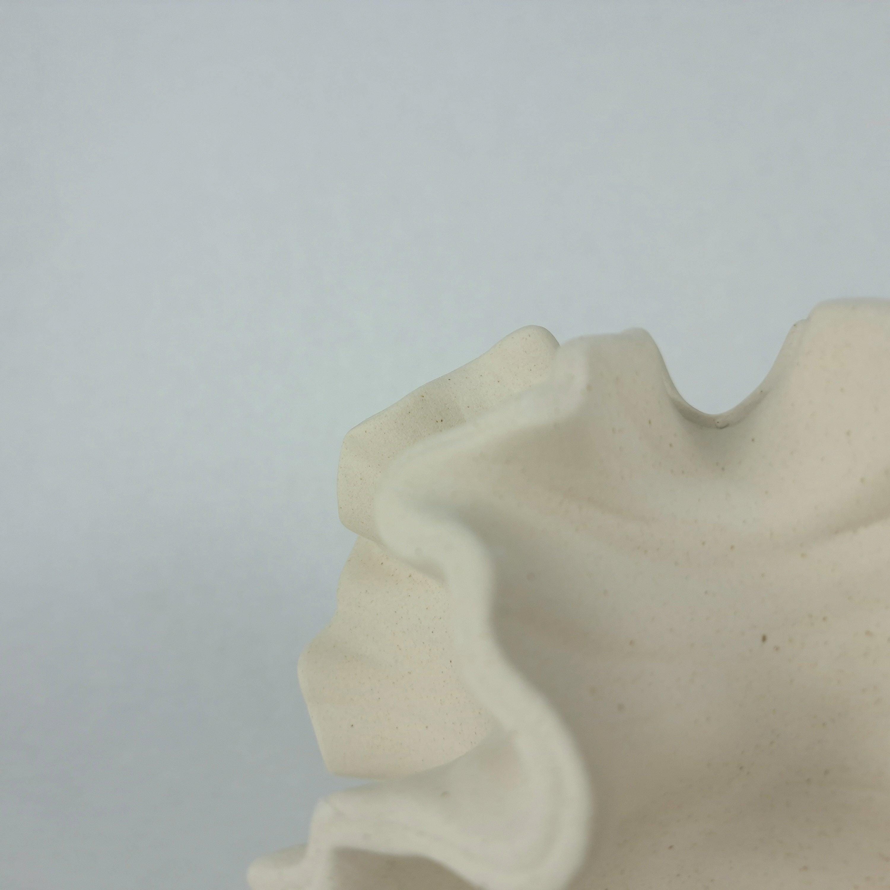 Design Vase „Bloom Sand“ – Organische Keramikvase Sand | Moderne Deko Vase 17 cm