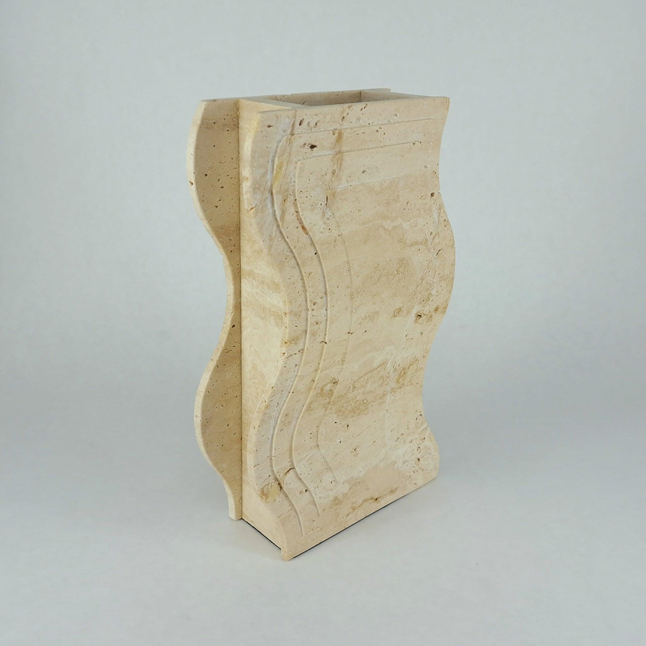 Travertin Vase „Wave“ – Wellenförmige Naturstein Vase | Moderne Travertin Deko 32 cm