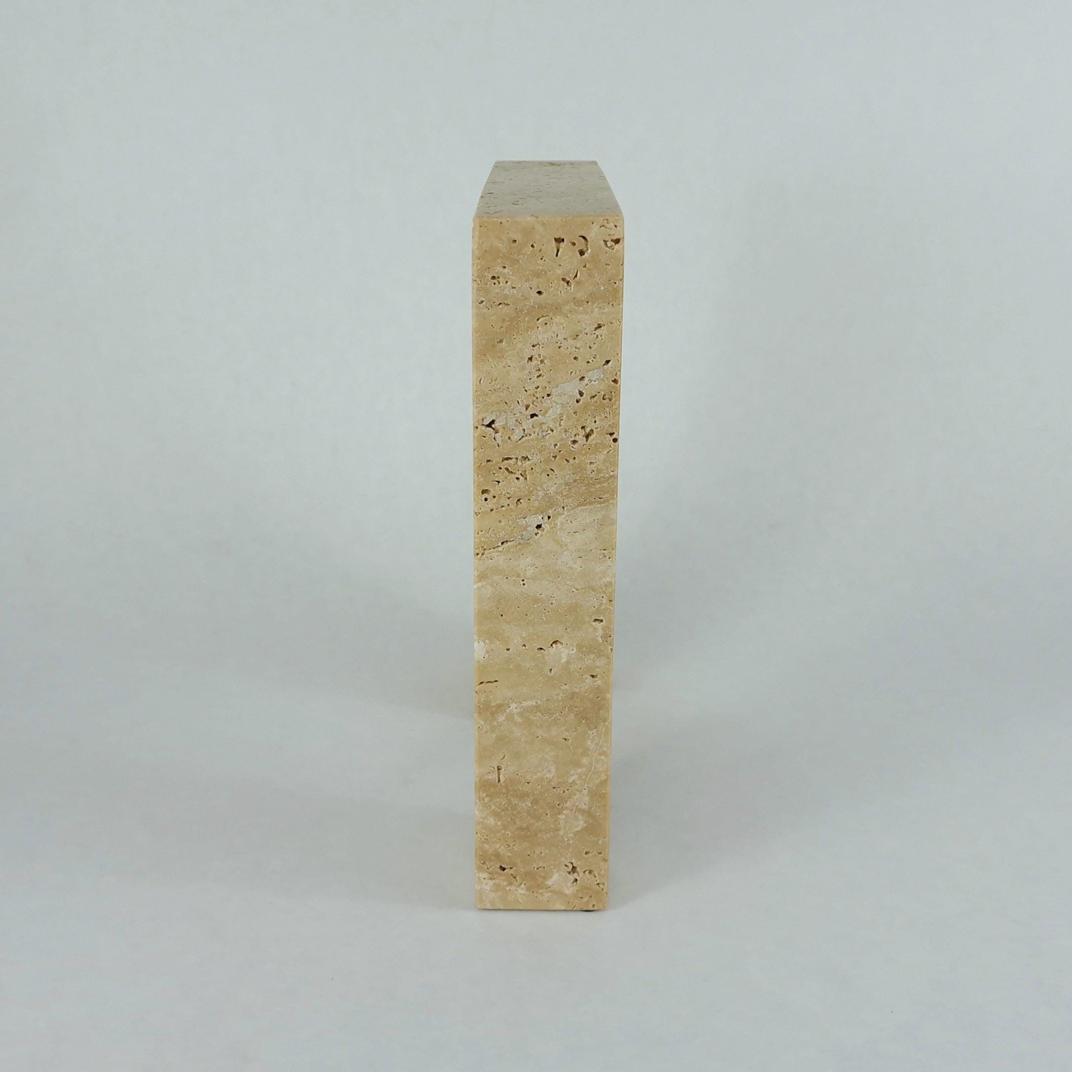 Travertin Skulptur „Jumeirah“ – Torbogen Naturstein Objekt | Architektonische Deko