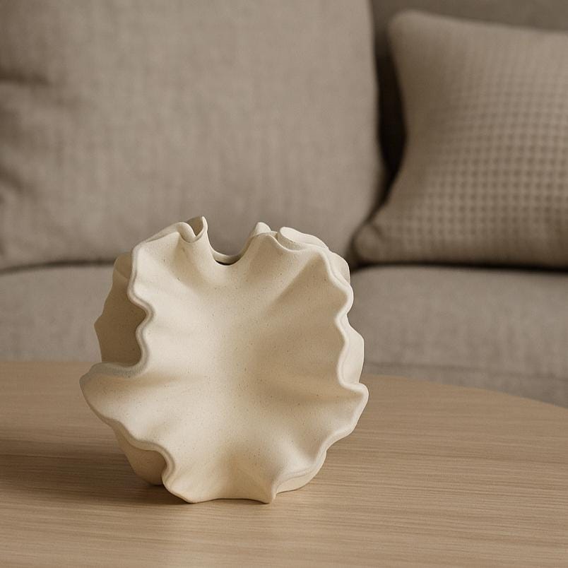 Design Vase „Bloom Sand“ – Organische Keramikvase Sand | Moderne Deko Vase 17 cm