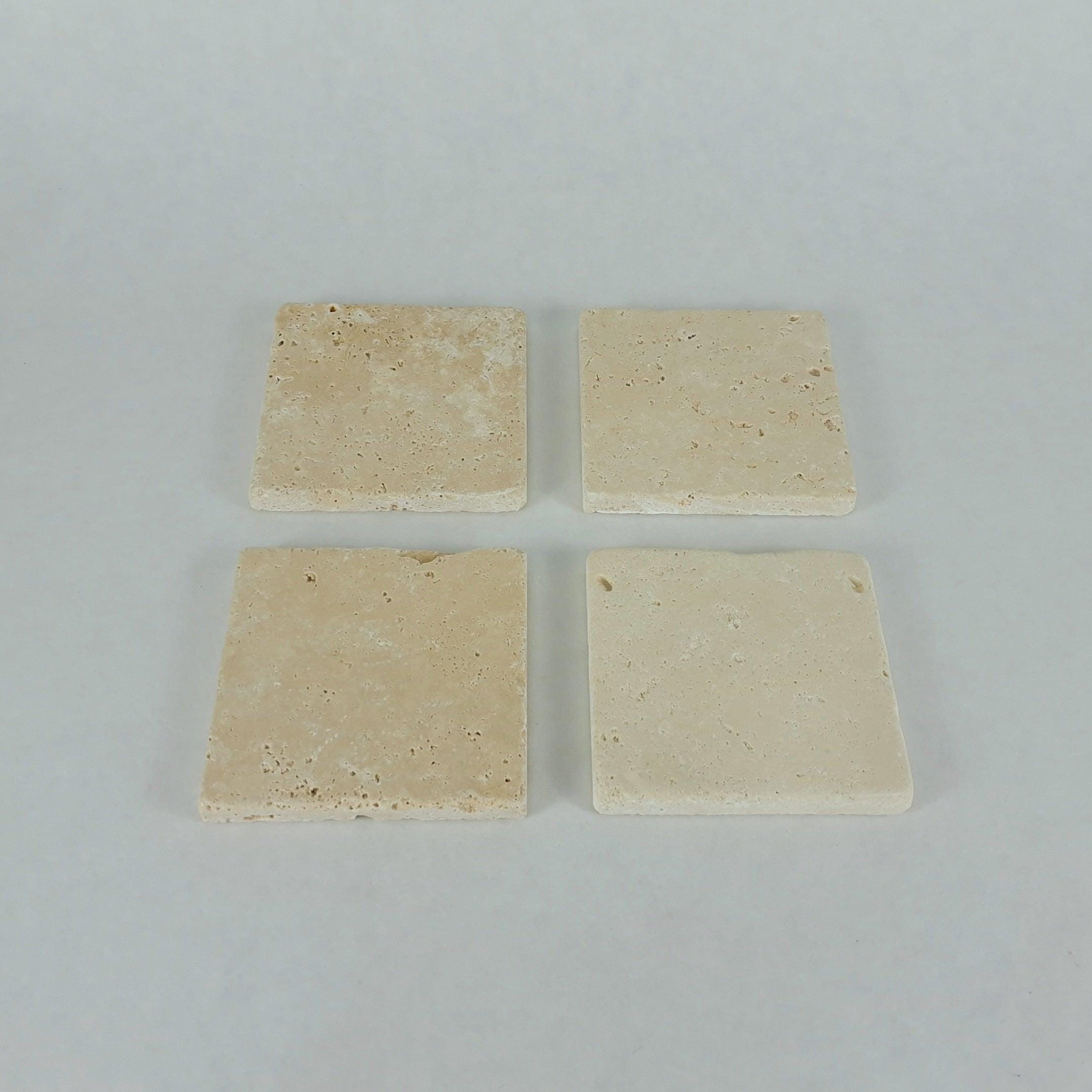 Travertin Untersetzer Set „Pure“ – 4× Naturstein Coaster Beige 10×10 cm | Stein Untersetzer mit Kork