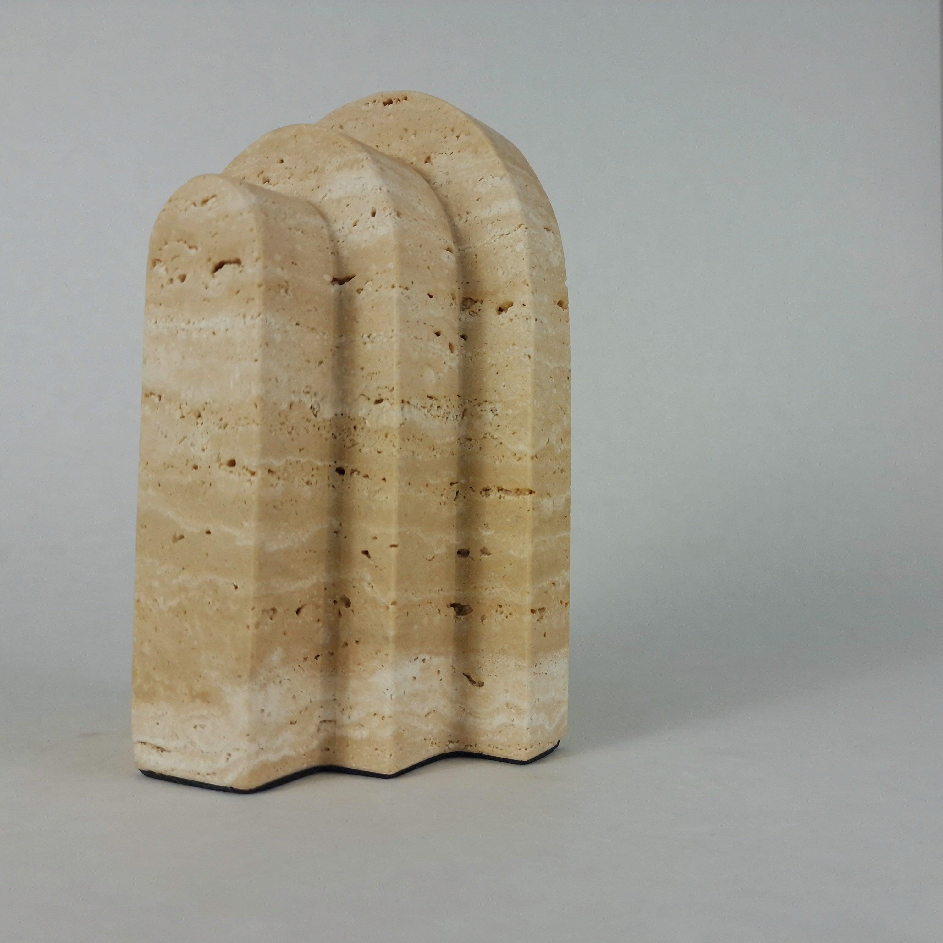 Travertin Buchstützen Set „Vault“