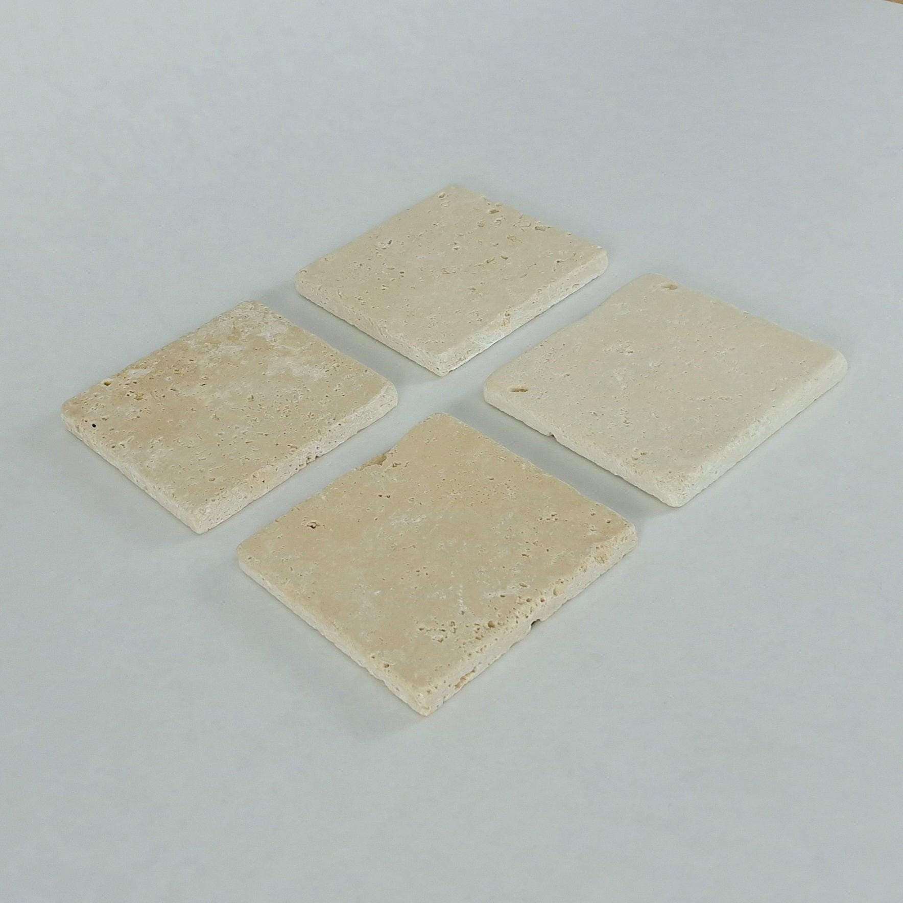 Travertin Untersetzer Set „Pure“ – 4× Naturstein Coaster Beige 10×10 cm | Stein Untersetzer mit Kork