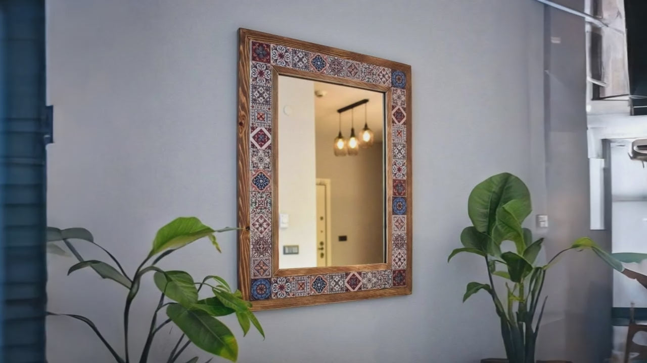 Video laden: Marmor Wandspiegel „Iznik“ mit Holzrahmen