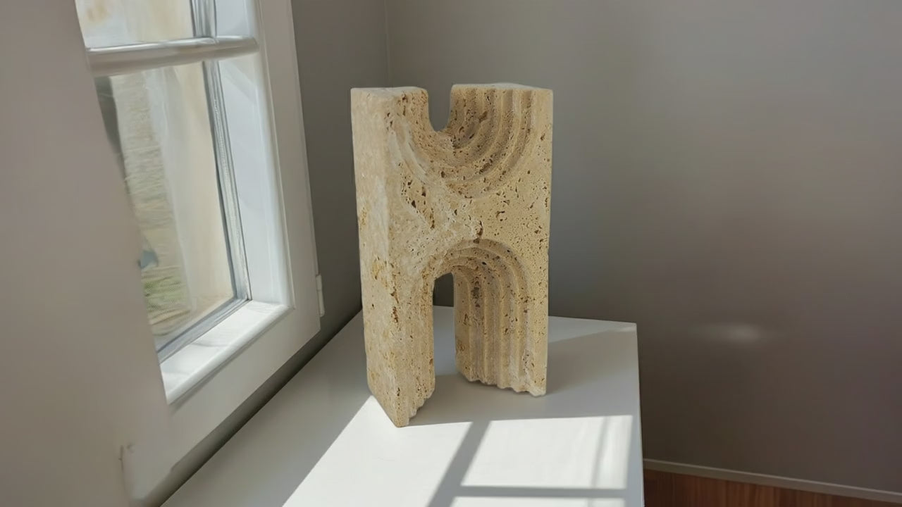 Video laden: Travertin Skulptur „Arc“